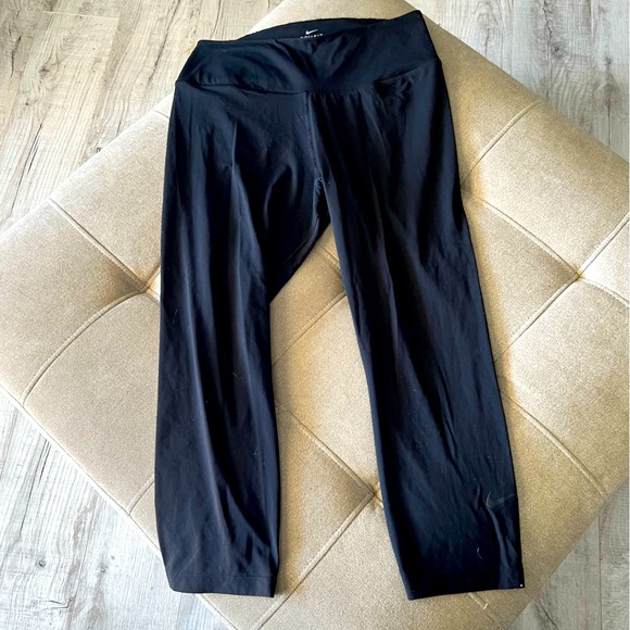 Nike Pants - NIKE Dri-Fit Women’s Capris XL black stretchy keys pocket